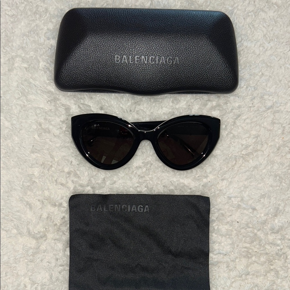 NWOT Balenciaga Black Oversized Sunglasses
